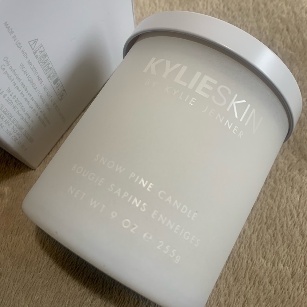 Kylie Cosmetics Holiday Snow Soy Candle BNIB